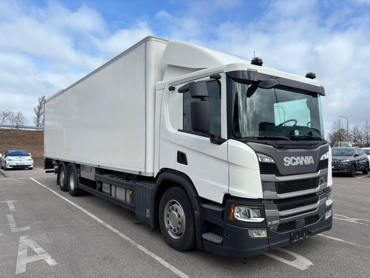 Scania P 320 B6x2*4NB Carrier Iceland Twincool Cherau pie