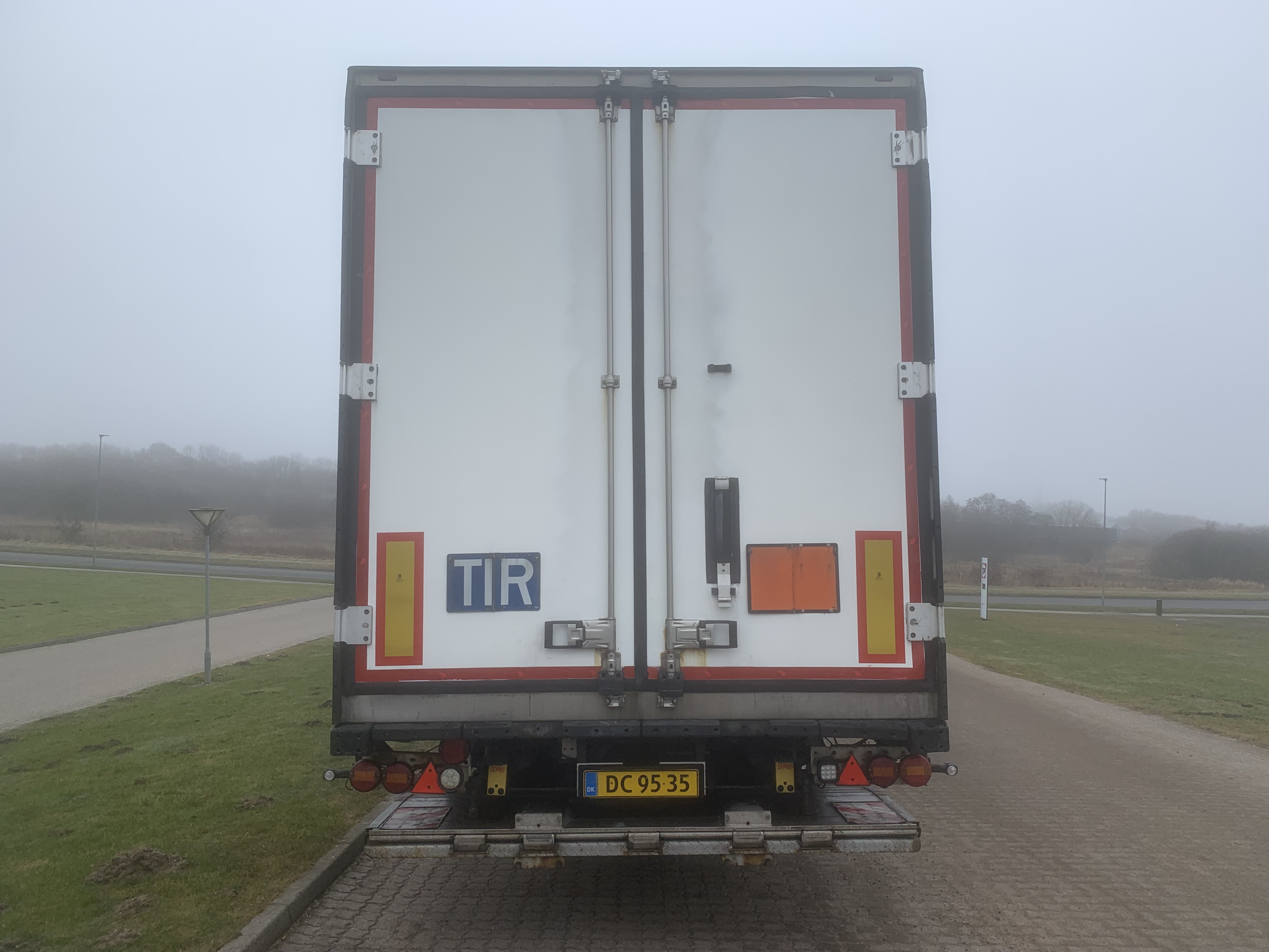 Schmitz Cargobull 3-akslet køletrailer m. lift