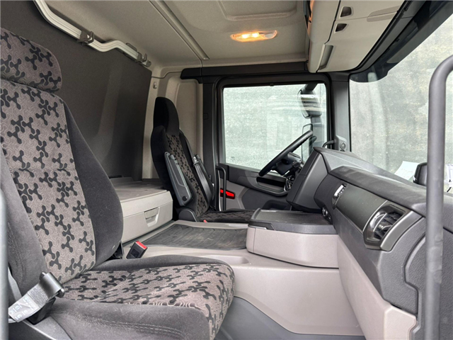 Scania P 250 B4x2NB Box/Lift