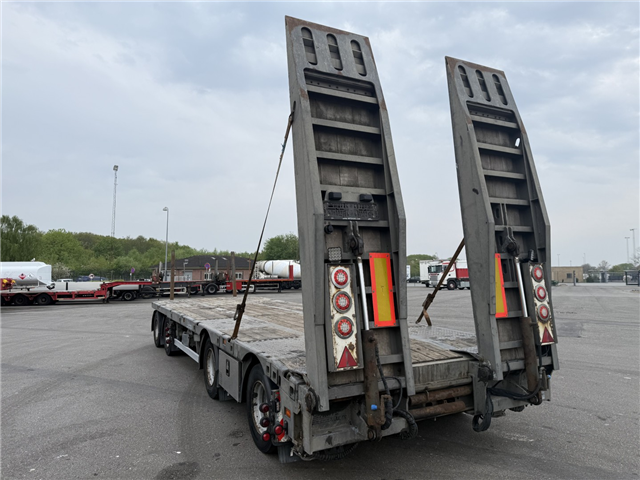 MTDK 30 t. Maskinanhænger m/hydr. ramper