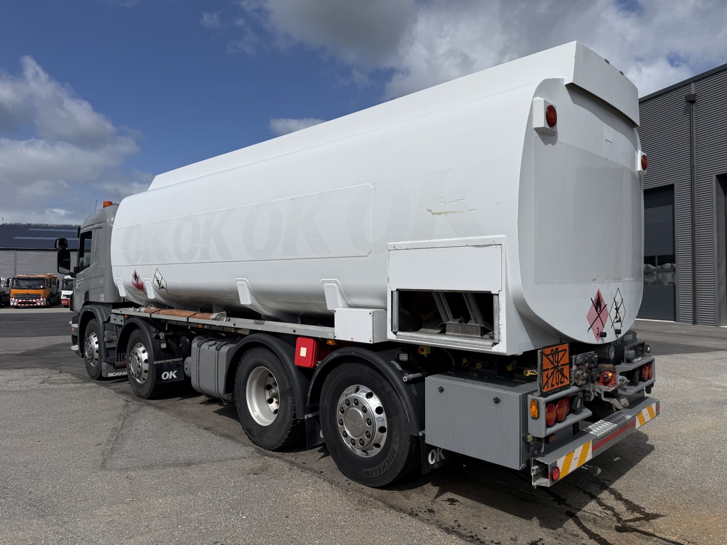 Scania P400 8x2*6 24.000 l. ADR Tank