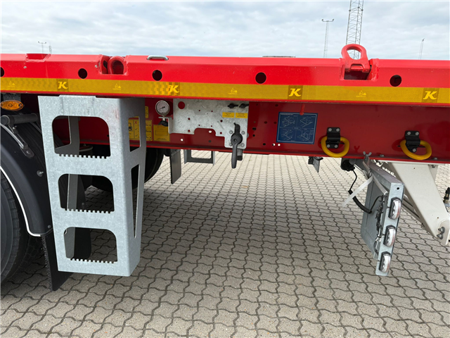 Kässbohrer 3 aks. SPB Flatbed