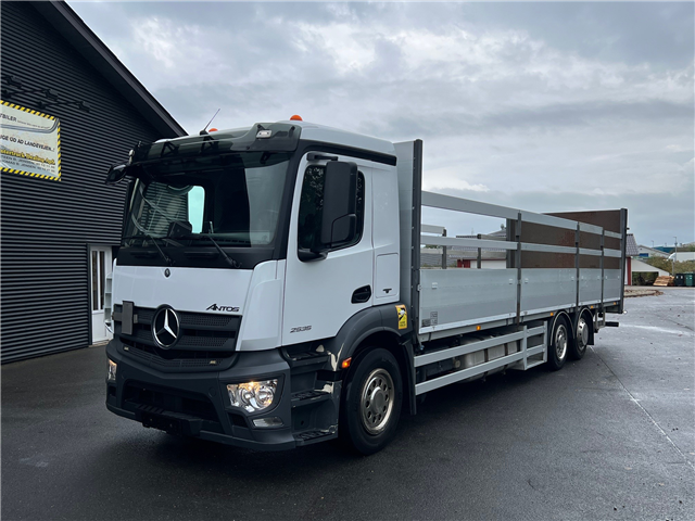 Mercedes 2535 6X2*4 med Åben alulad og lift