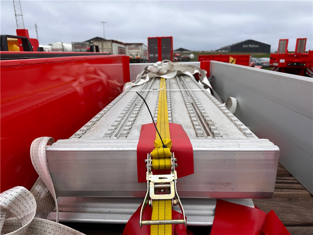 Kässbohrer SLA R4 – Hjulbrønde + udtrækkelig Maskintrailer