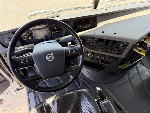 Volvo FH16/550 6x2*4 / Kran HMF 3220K4 Euro 6