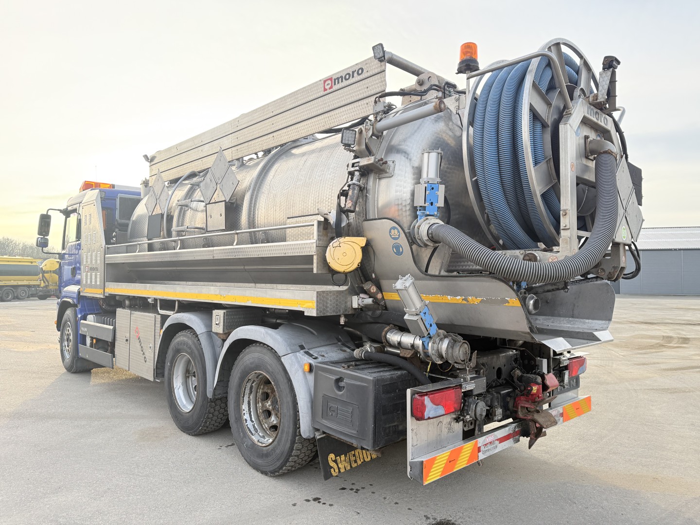 MAN TGA 26.400 6x4 MORO 13.700 l. Rustfri ADR