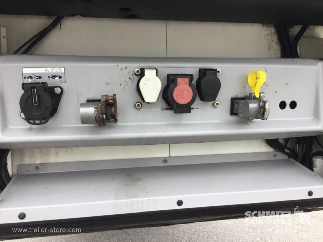 Schmitz Semi Reefer Meat hanging system