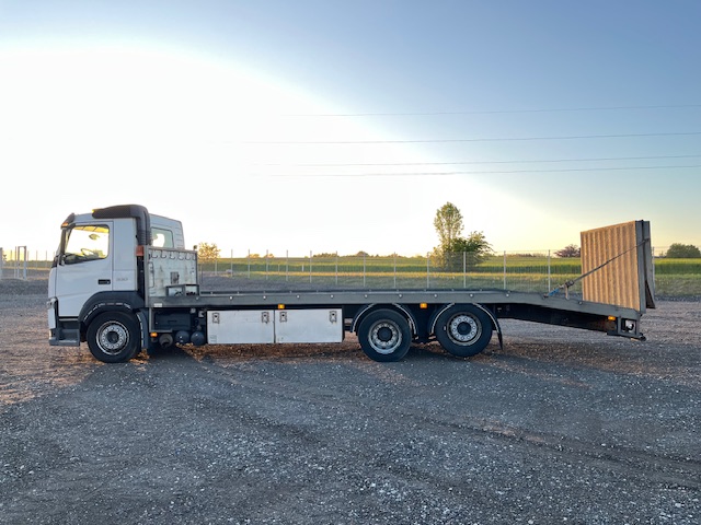 Volvo FM 330 6X2*4 Maskintransporter – Knæklad
