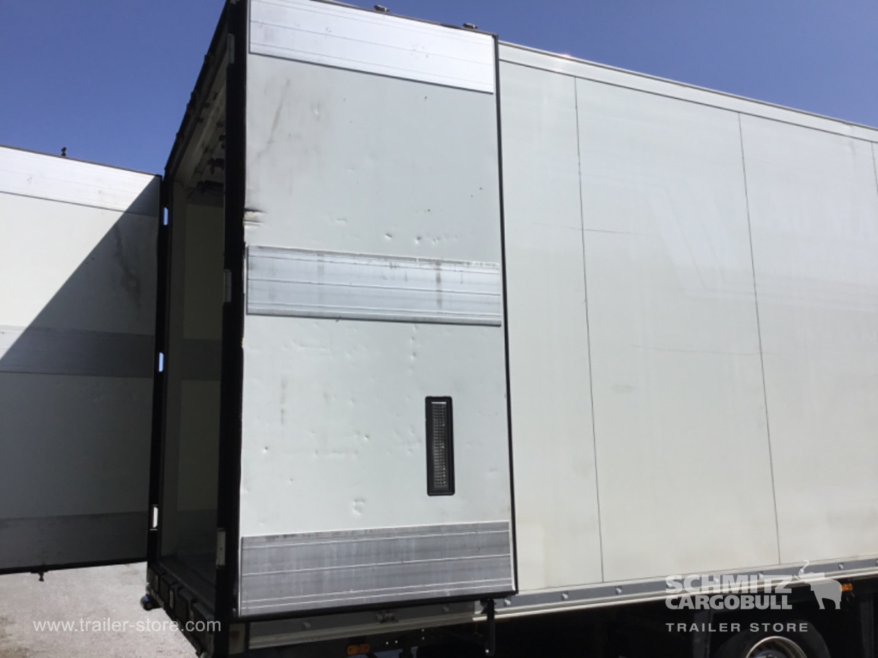 Schmitz Semi Reefer Meat hanging system