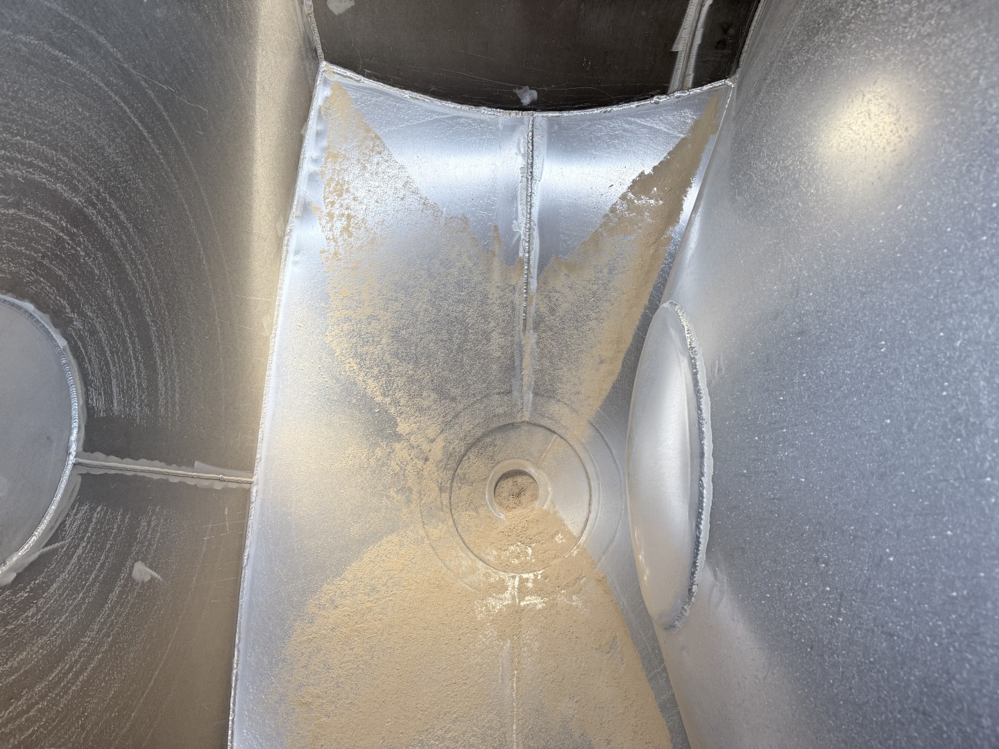 HMK Bilcon 30 t. 42 m3 Silo tank 6 rum