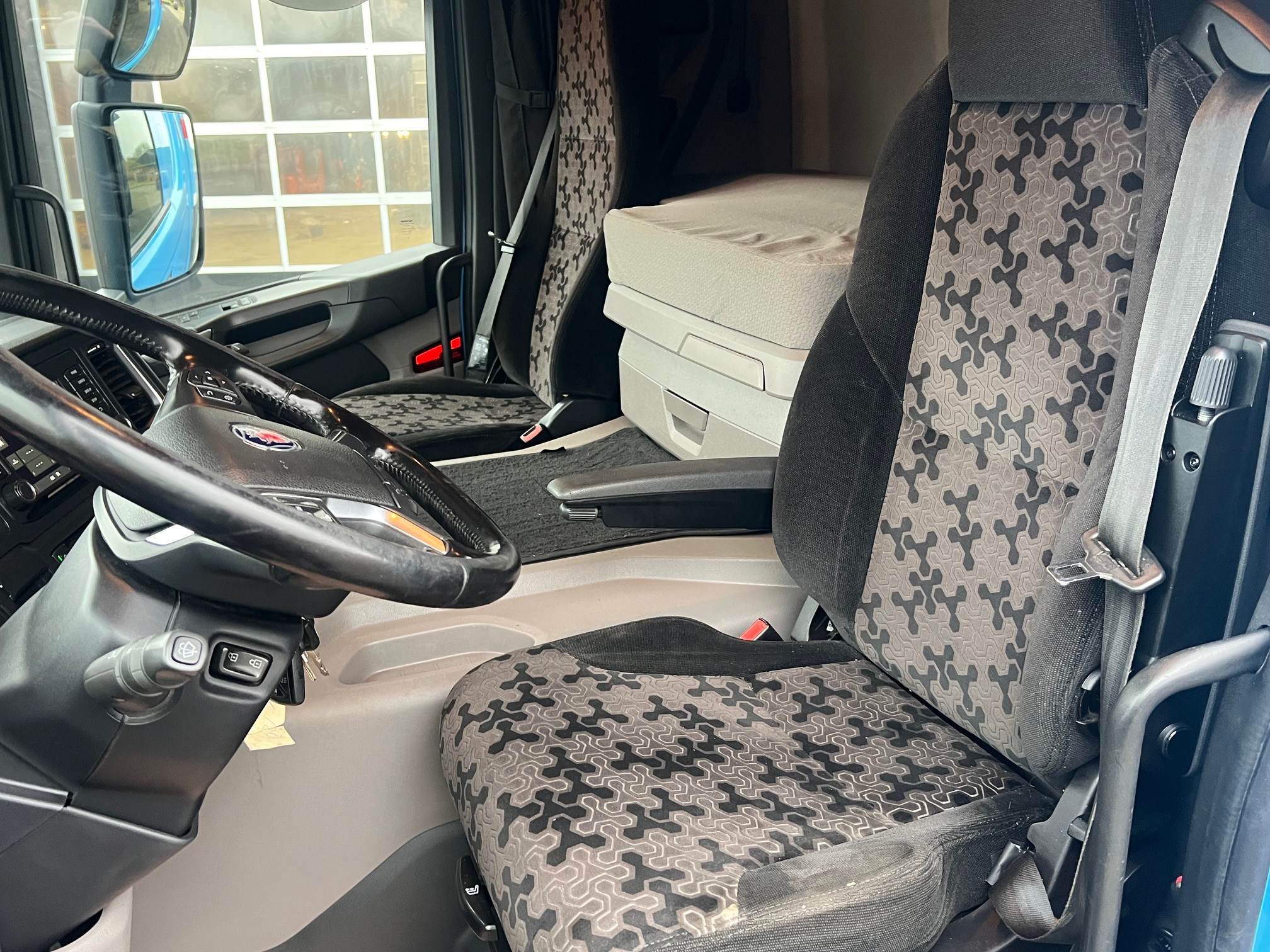 Scania P450 6X2*4 Skydepressning, sovekabine