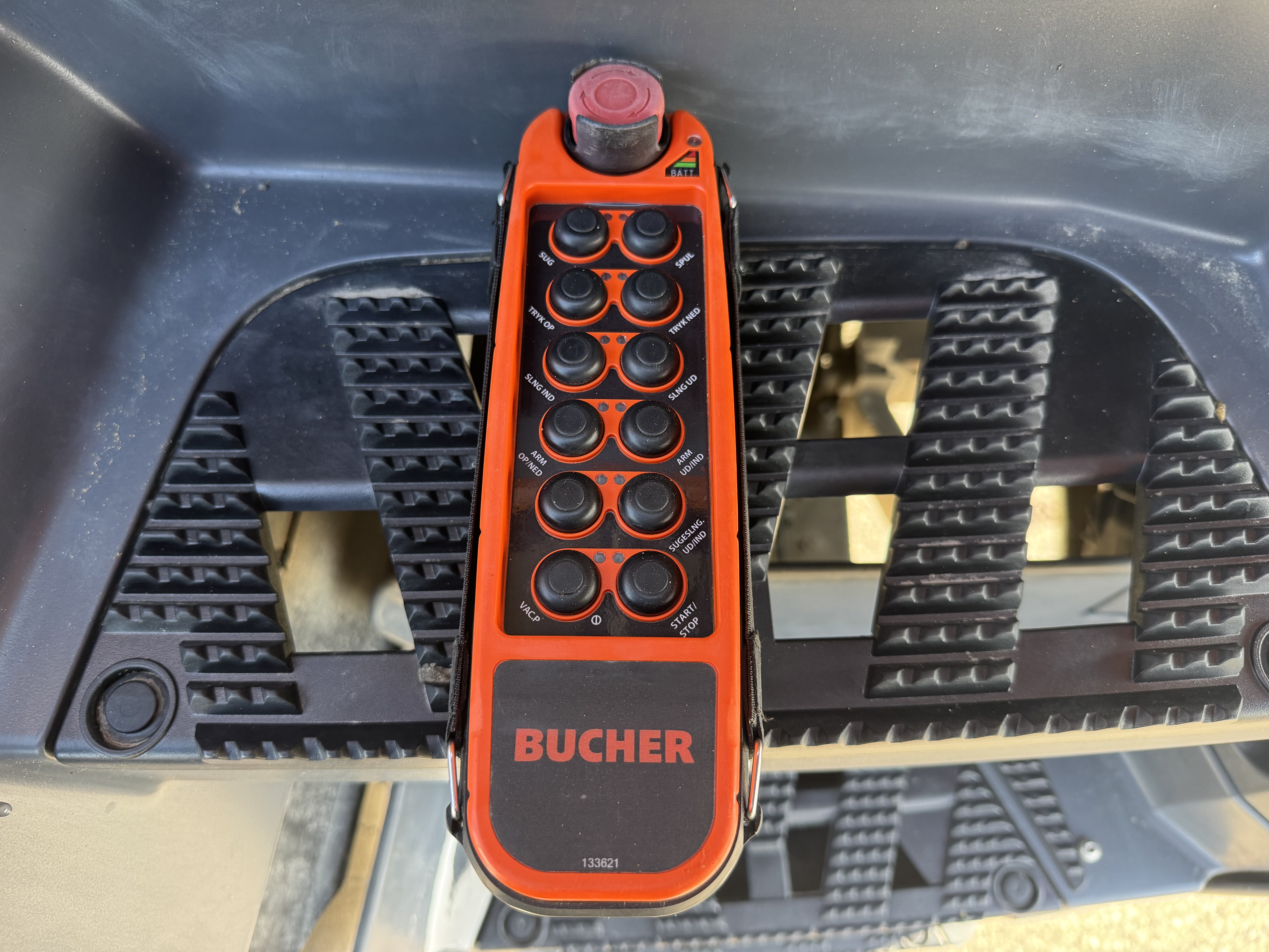 Mercedes Actros 1833 4x2 Bucher FlexLine C60