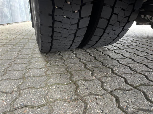 Scania P 250 B4x2NB Box/Lift