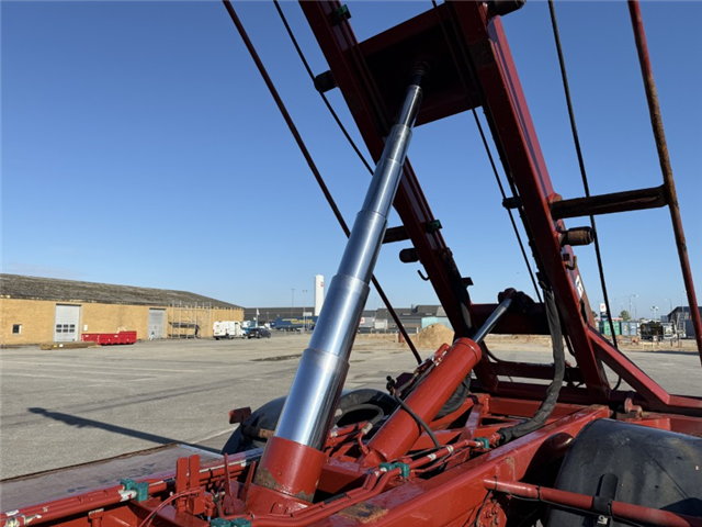 Iveco EuroTech Cursor 190E31 4x2 Hejs / Kran HMF 1060 B3