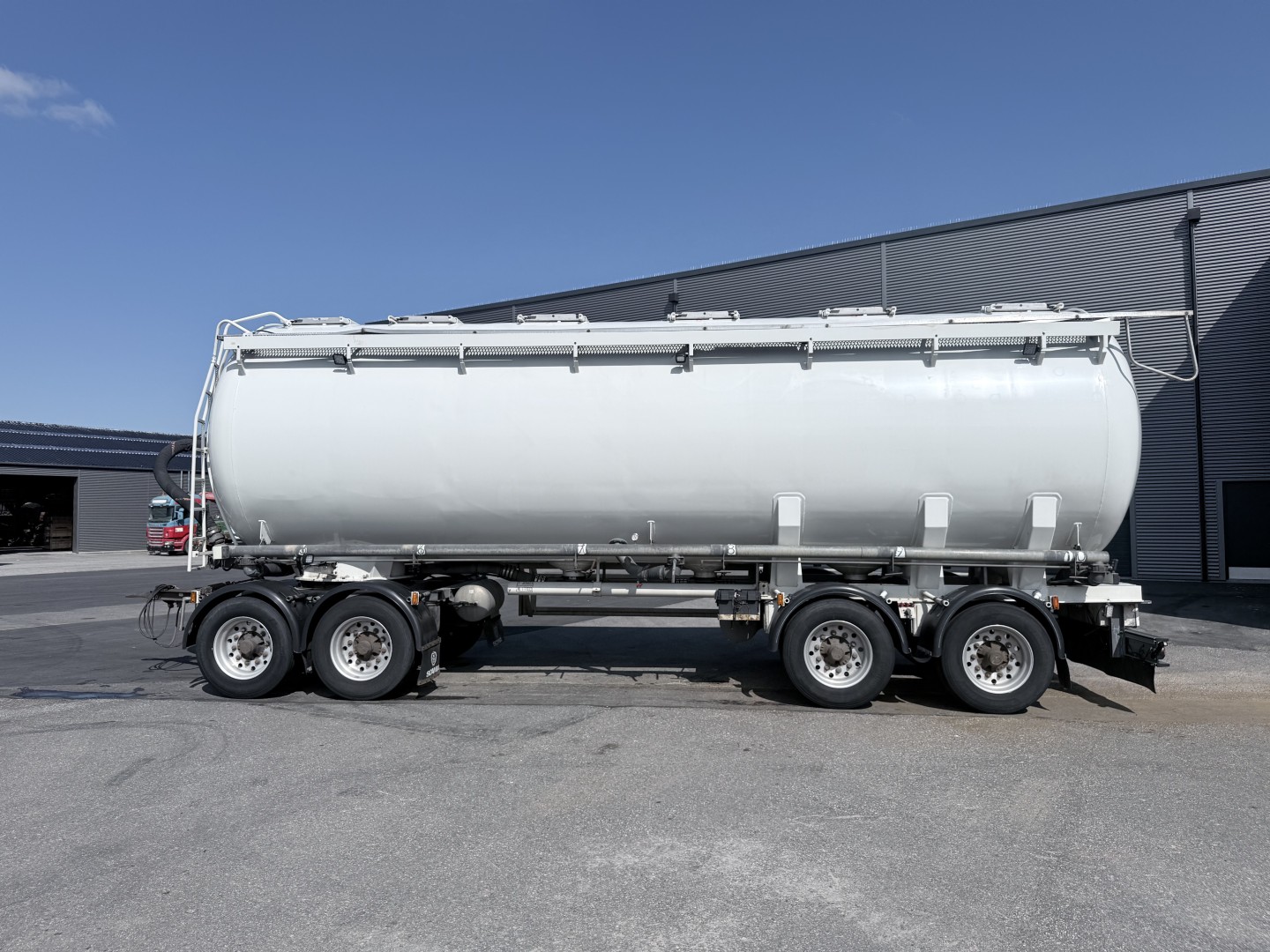 HMK Bilcon 30 t. 42 m3 Silo tank 6 rum