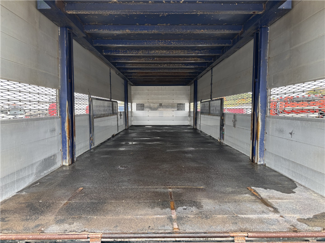 Volvo FM9/380 6x2*4 Dyretransport