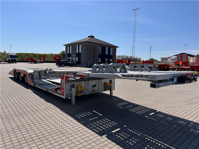 Kässbohrer 3 aks. Trucktransporter