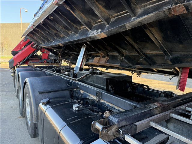 Volvo FH500 8x2*6 Tip / HMF 2120 K3