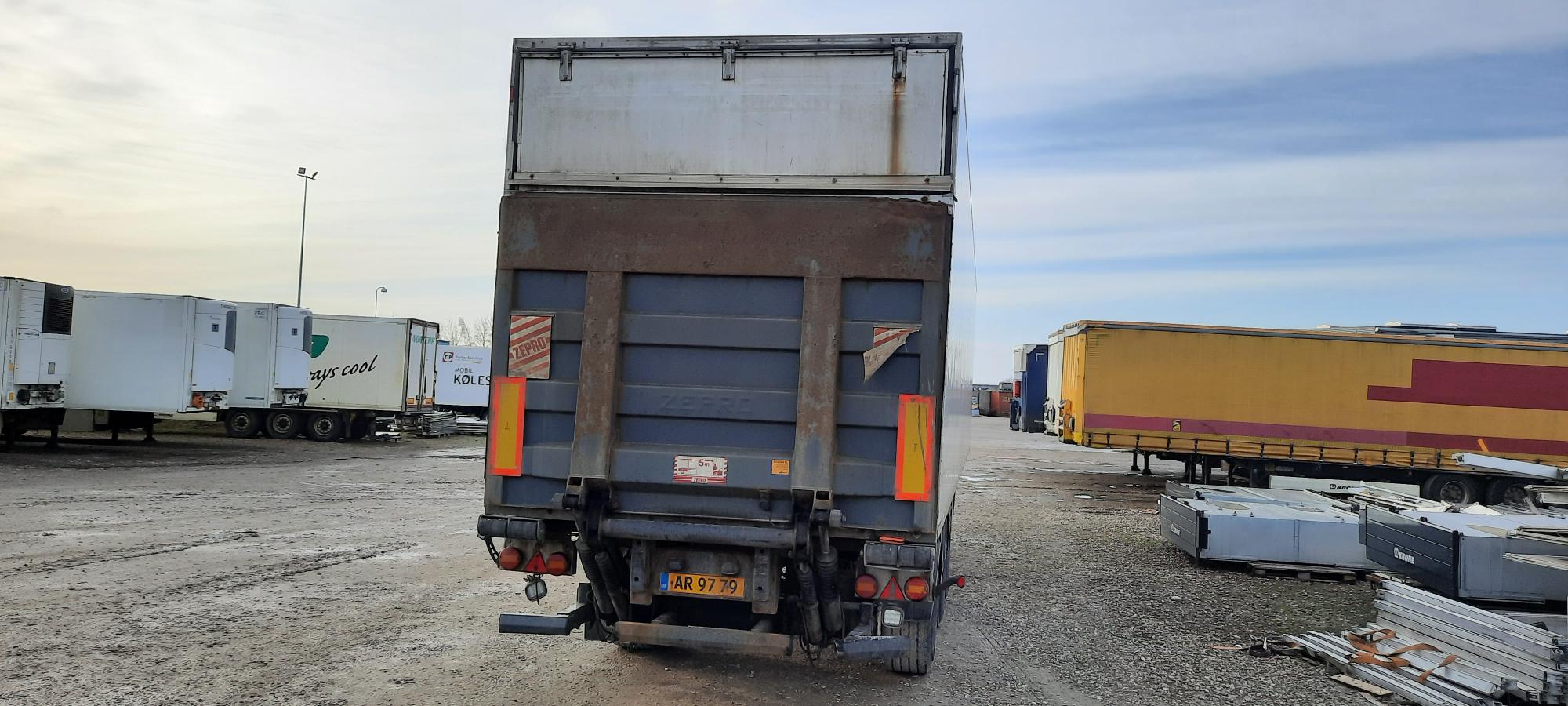 Chereau Køletrailer med opretstående lift