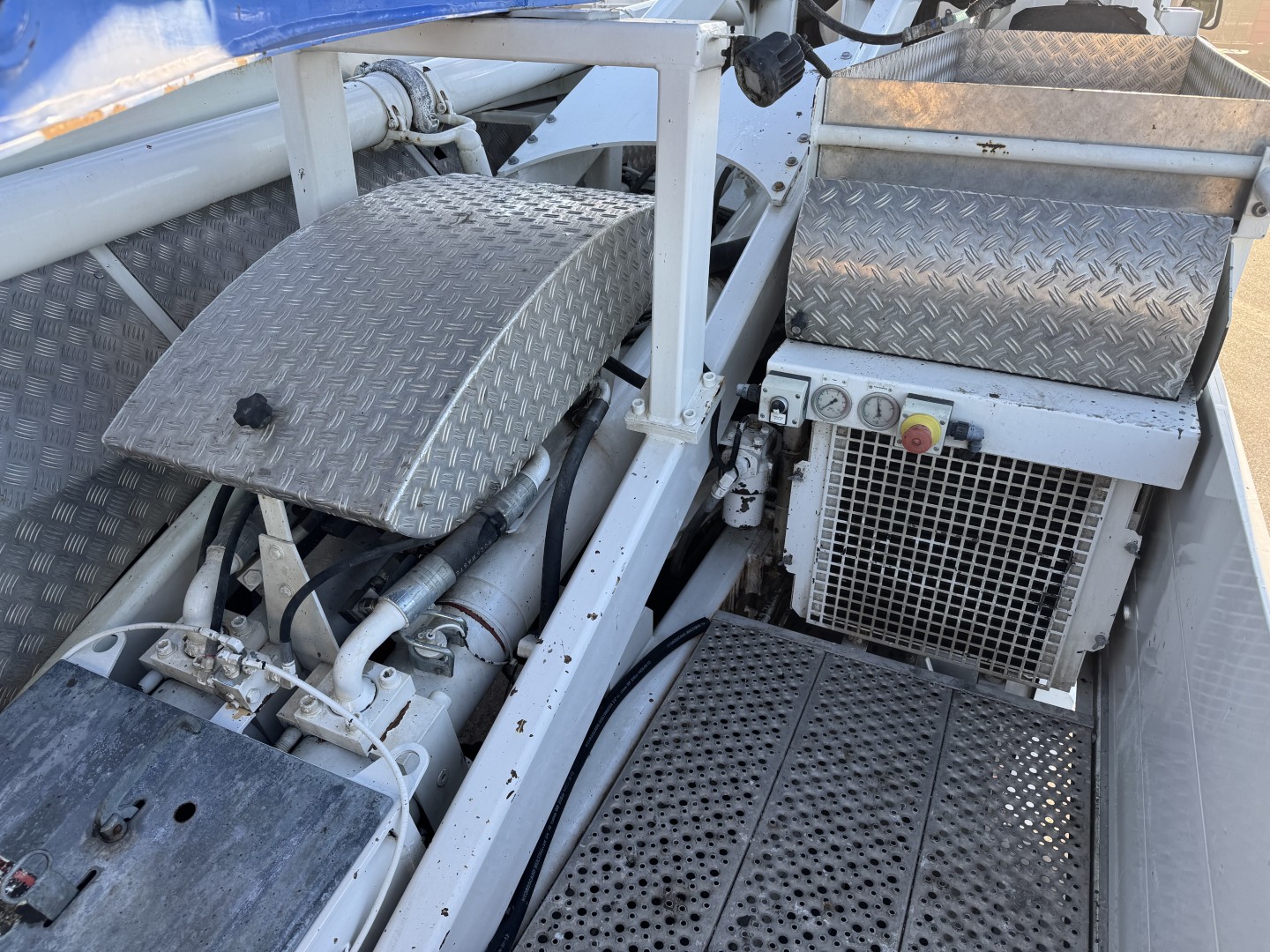 Scania P410 6x4 Liebherr THP 140 H 24 M4 XH Betonpumpe