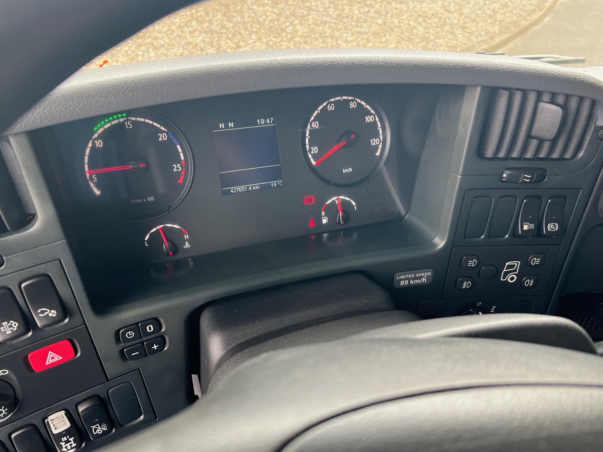 Scania P280 med HMF 1720 kran