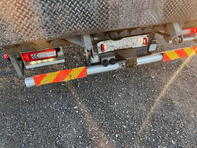 Volvo FM 330 6X2*4 Maskintransporter – Knæklad