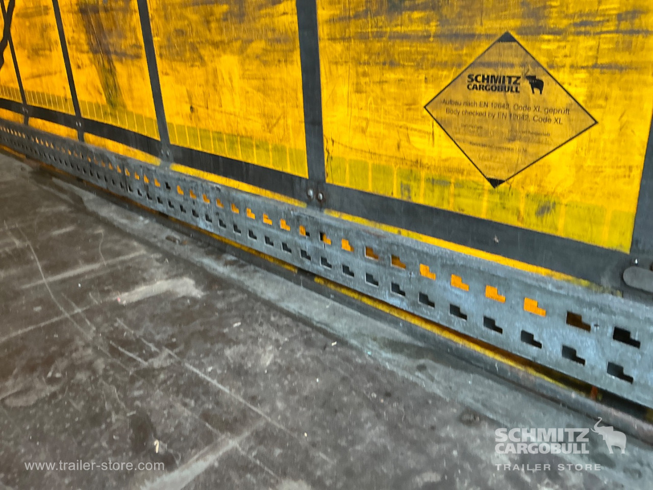 Schmitz Semi Curtainsider Mega