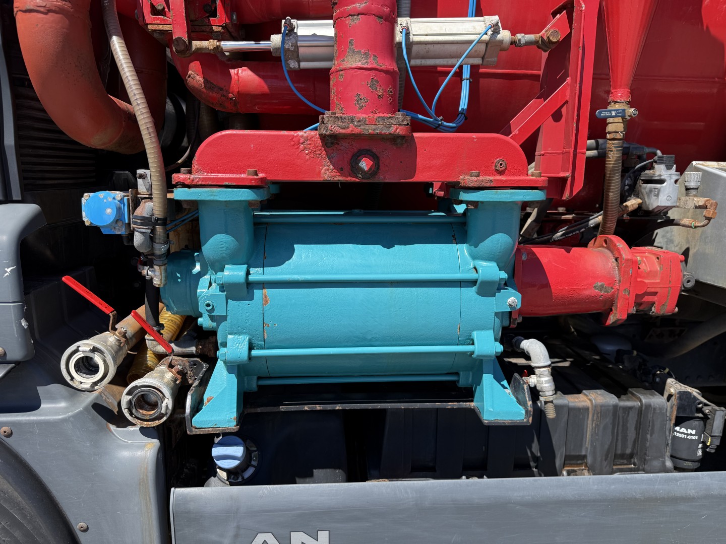 MAN TGS 35.480 8x4*4 Hvidtved Larsen 16.000 l.