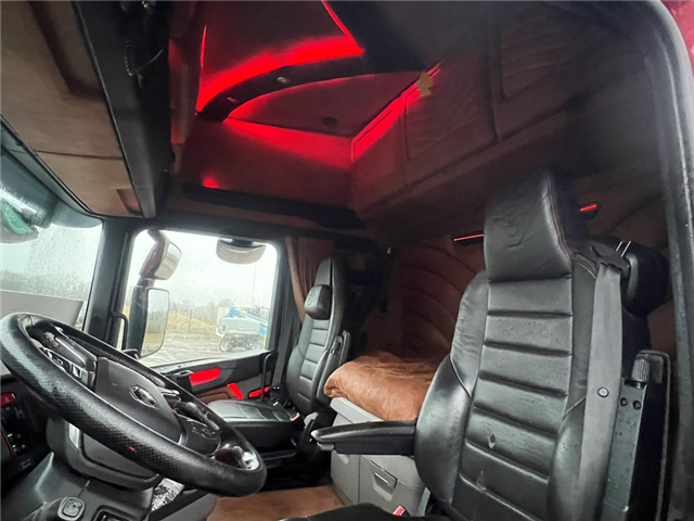 Scania R650 6x4 m. aftagelig kran