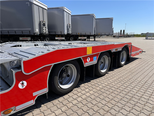 Kässbohrer 3 aks. Trucktransporter