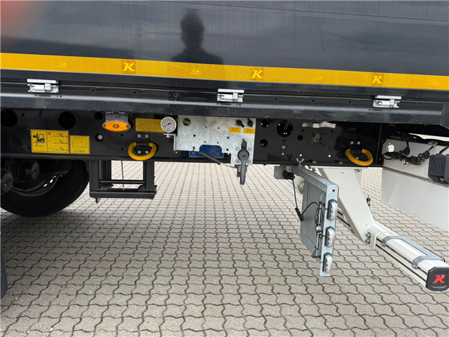 Kässbohrer SPS 3, Alusider Åben