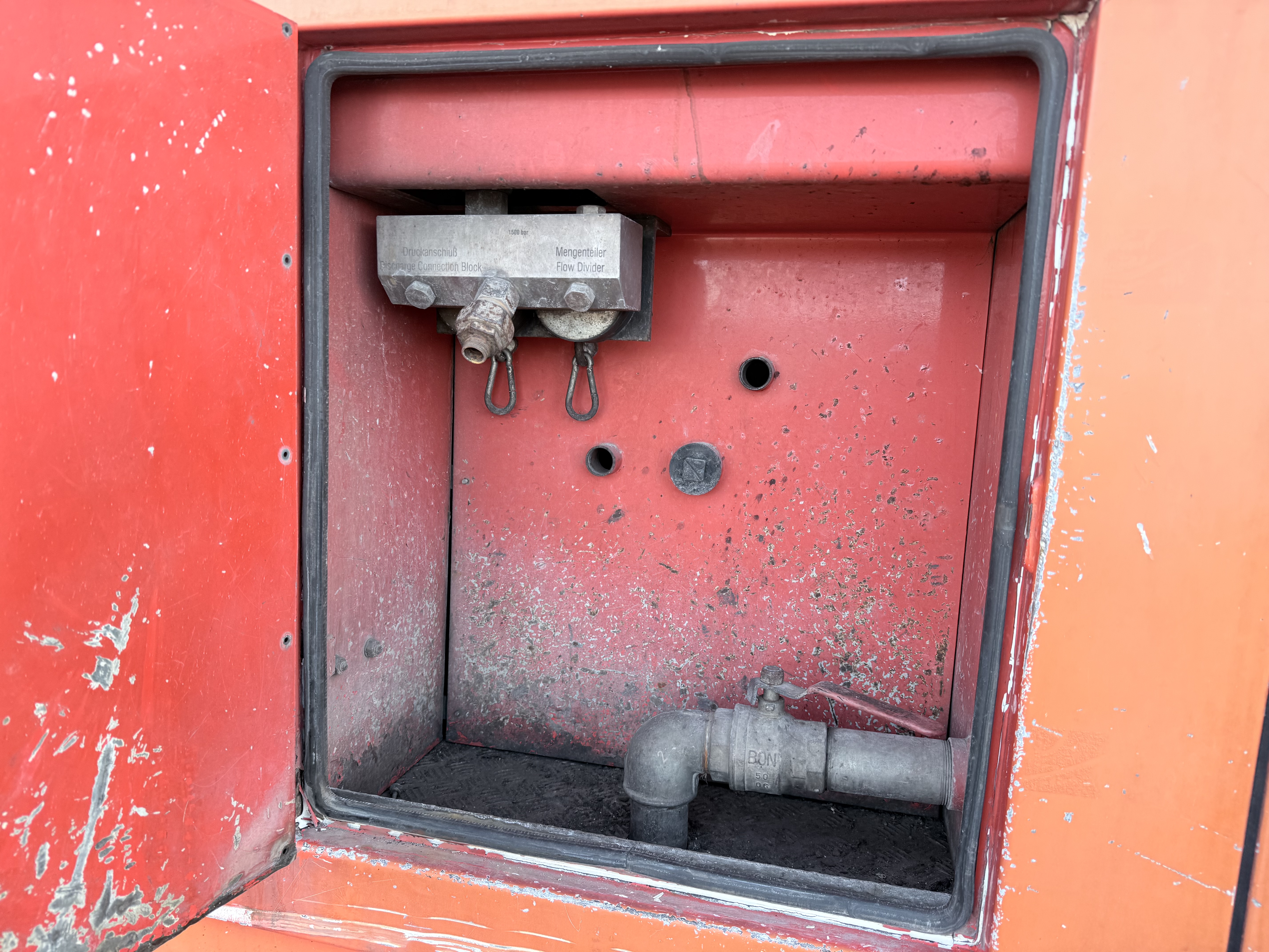 Krone 3 akslet Boxtrailer 1000 bar højtryksanlæg med Kamat pumpe 186 L/min. Deutz V8.