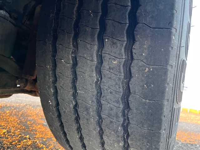 Volvo FM 330 6X2*4 Maskintransporter – Knæklad