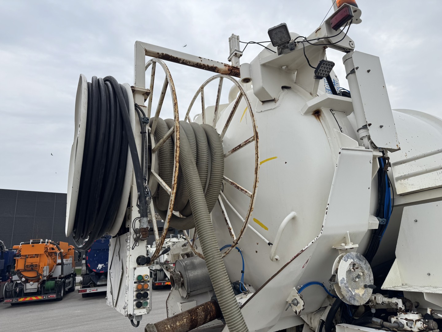 MAN 35.464 8x8 Hvidtved Larsen 9000 L