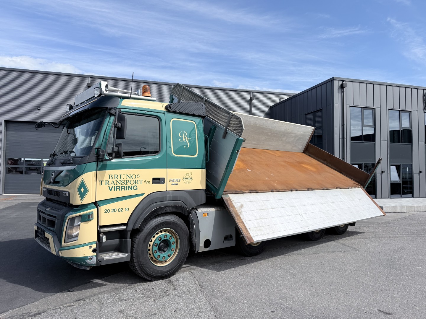 Volvo FMX500 8x4 med løftbogie HMF Pendeltip