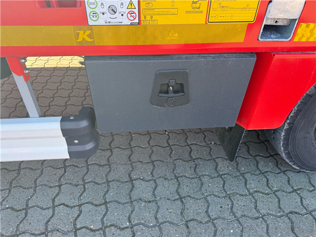 Kässbohrer Kässbohrer SLA-Y 4