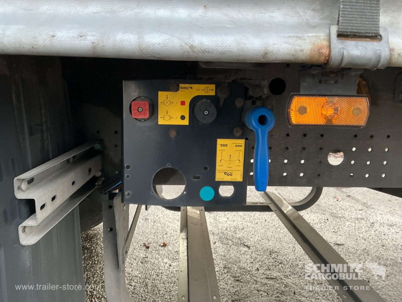 Schmitz Semi Curtainsider Standard , Foldedør højre