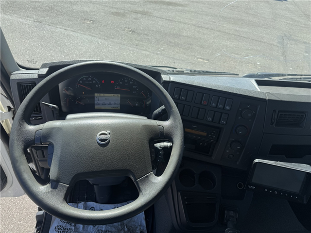 Volvo FL 210 4x2 Lukket kasse Euro 6