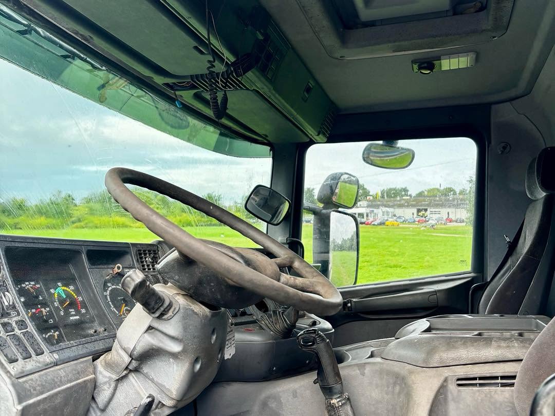 Scania 94-300 med Sawo hejs