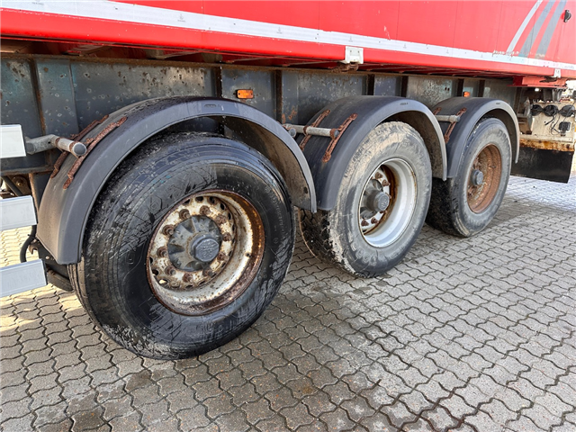 Trailerpartner 37 M3, Plastik Tip