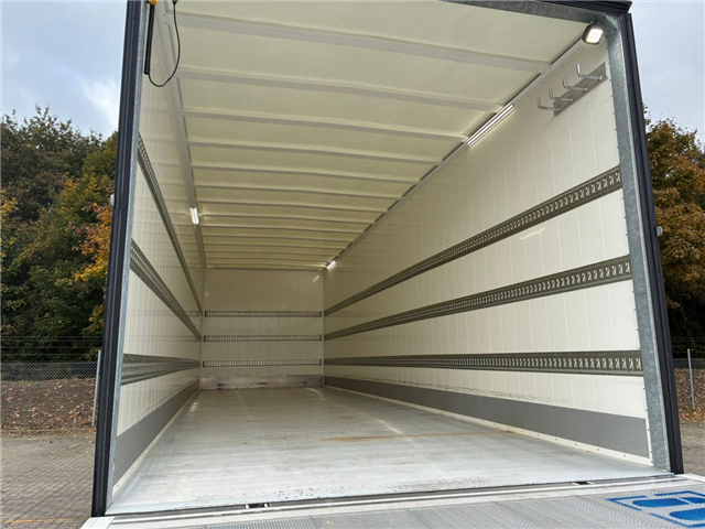 Scania P 250 B4x2NB Boks/lift