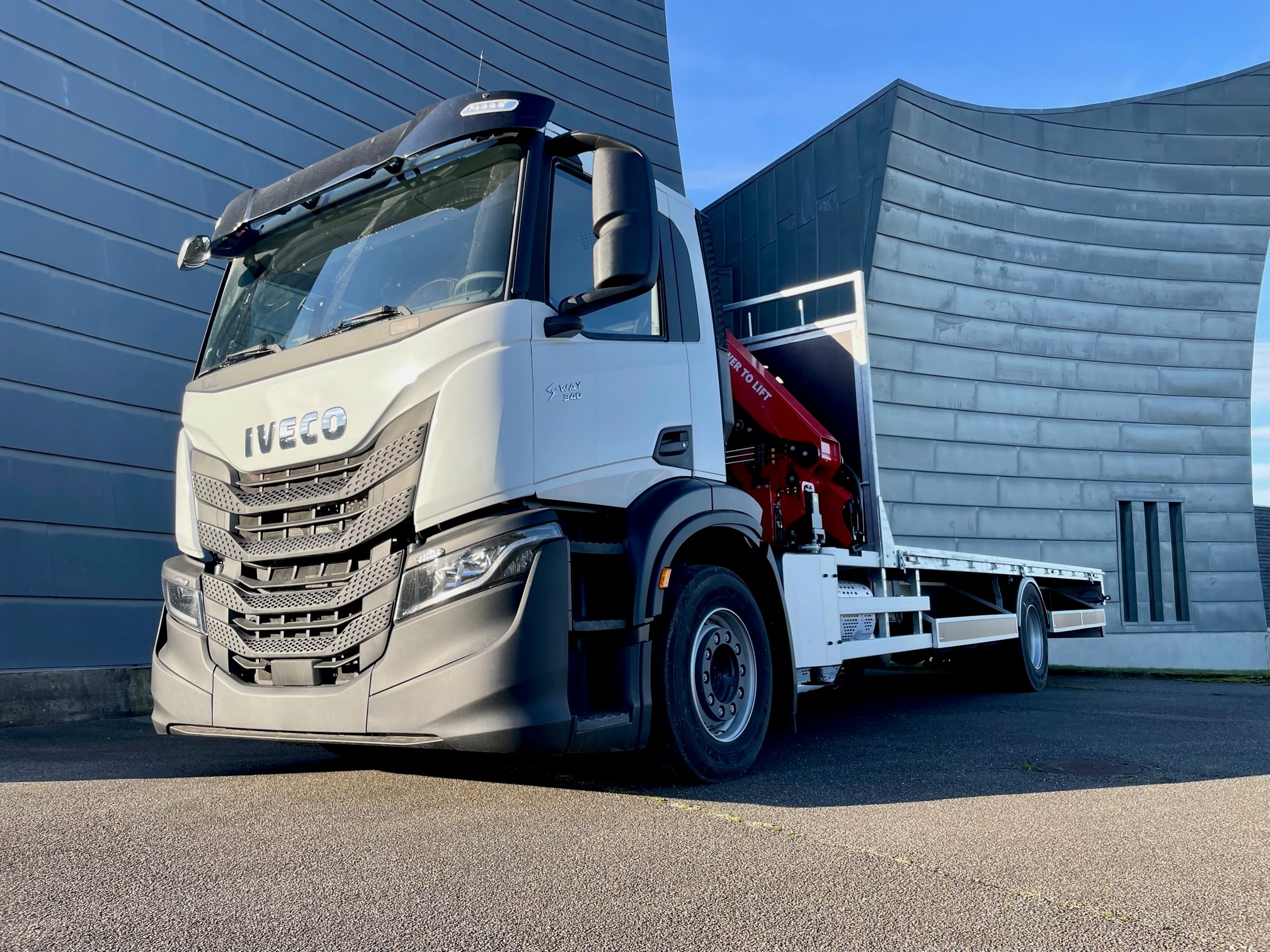 Iveco S-WAY AD190S34-E6e/FP Stillads