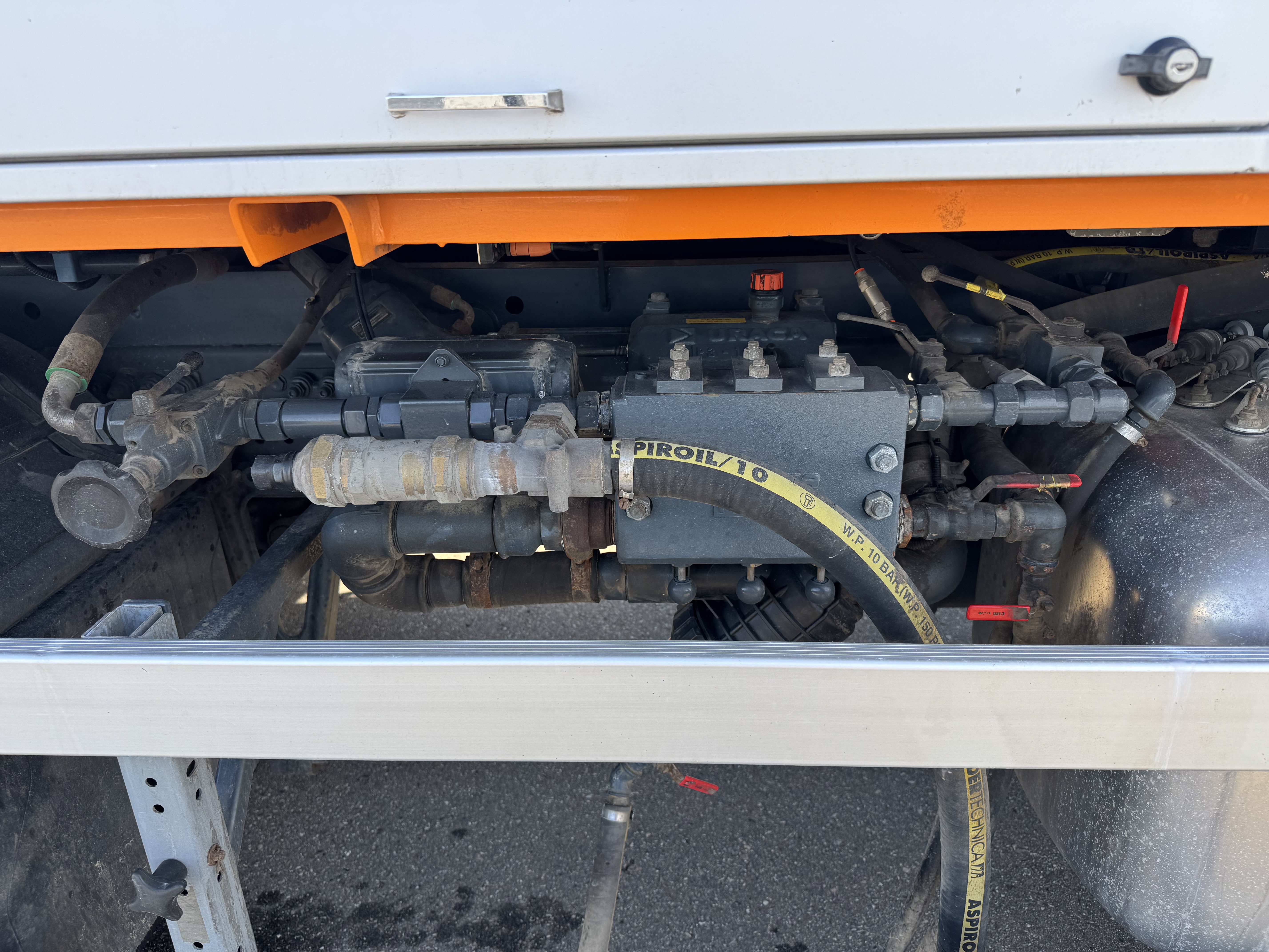 Mercedes Actros 1833 4x2 Bucher FlexLine C60