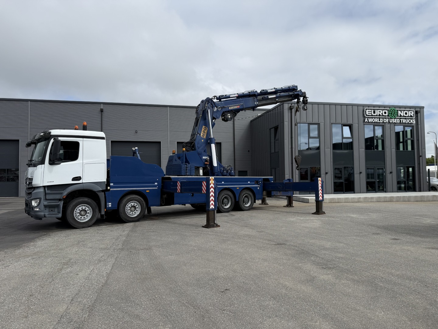 Mercedes Arocs 4153 8x4 MPG 220 TM7 Kranbil