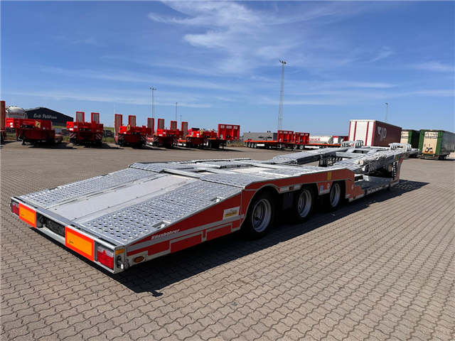 Kässbohrer 3 aks. Trucktransporter