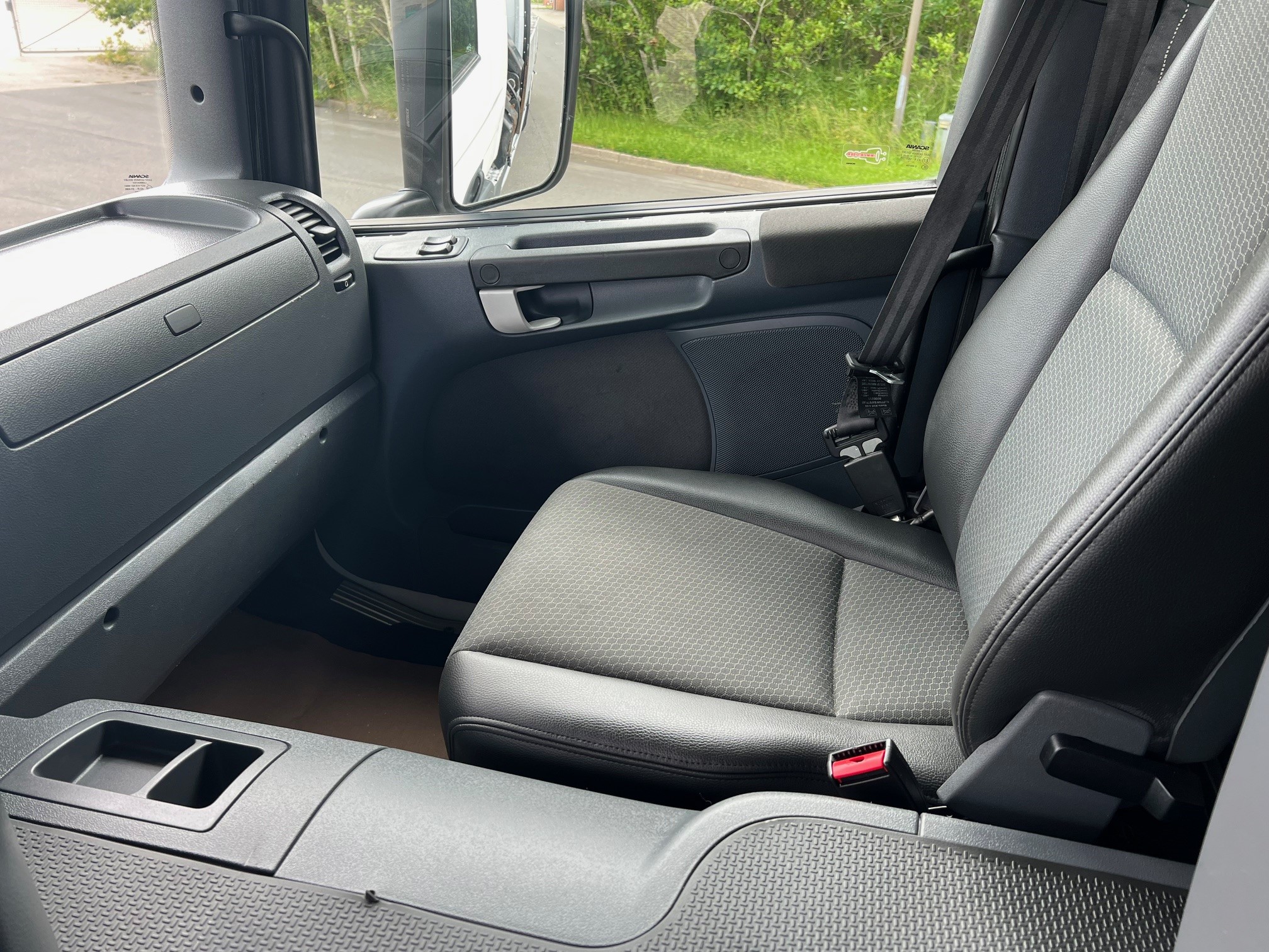 Scania P280 med HMF 1720 kran