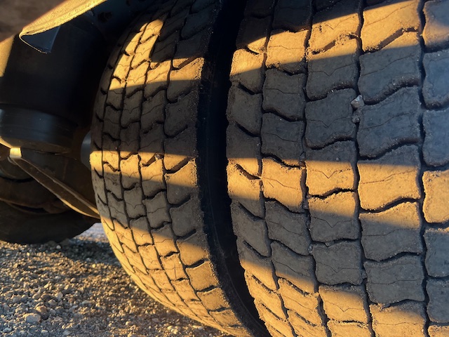 Volvo FM 330 6X2*4 Maskintransporter – Knæklad