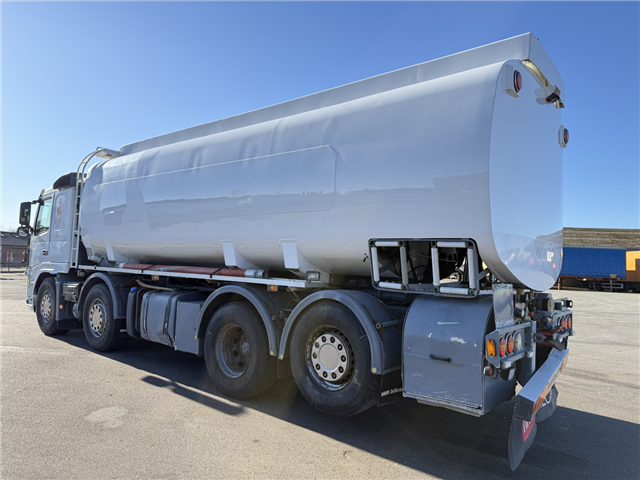 Volvo FM460 8x2*6 24.000 l. ADR Tankbil