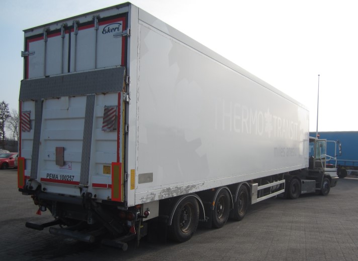 Ekeri Sideåbningsbar køletrailer med lift