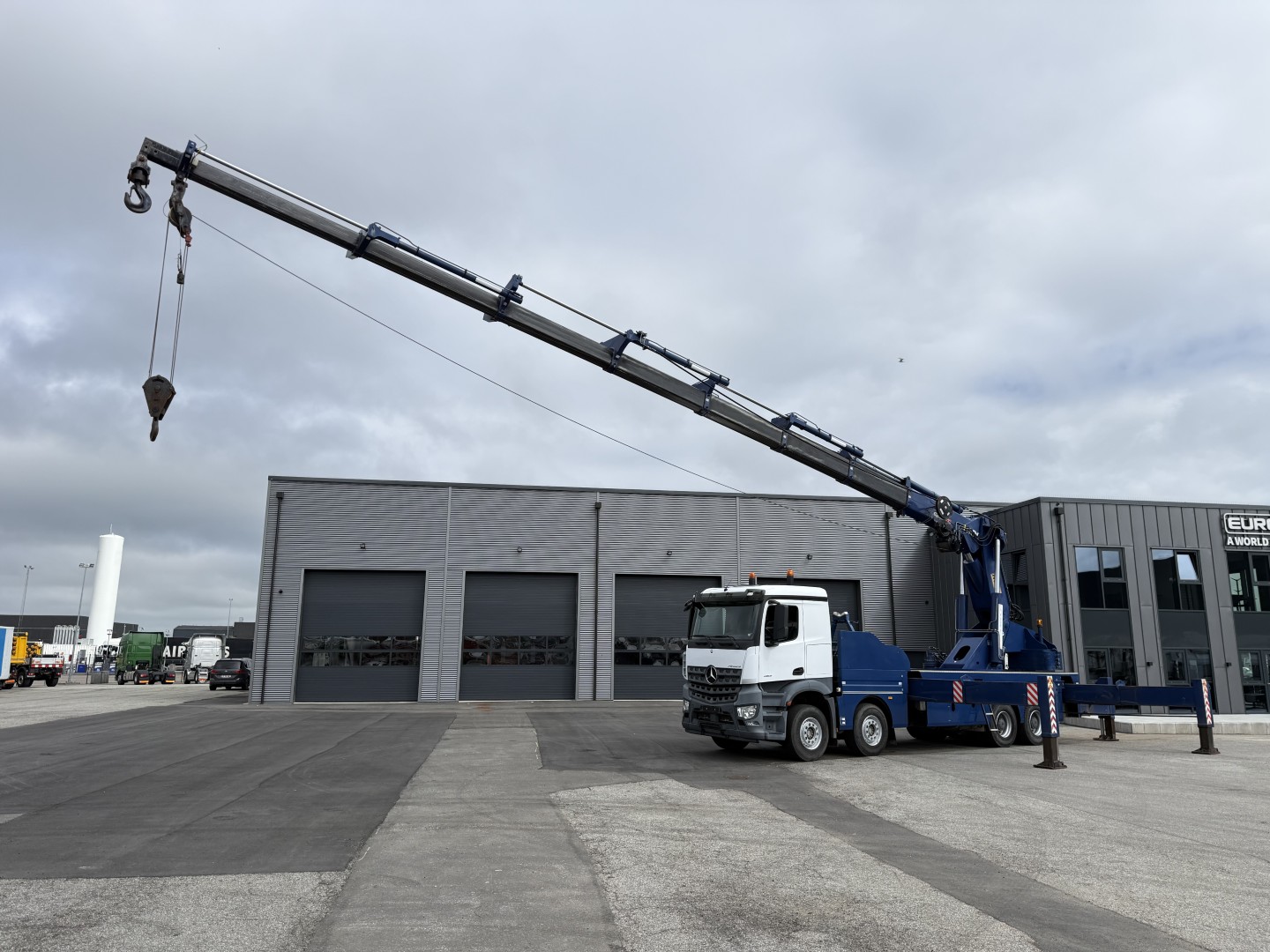 Mercedes Arocs 4153 8x4 MPG 220 TM7